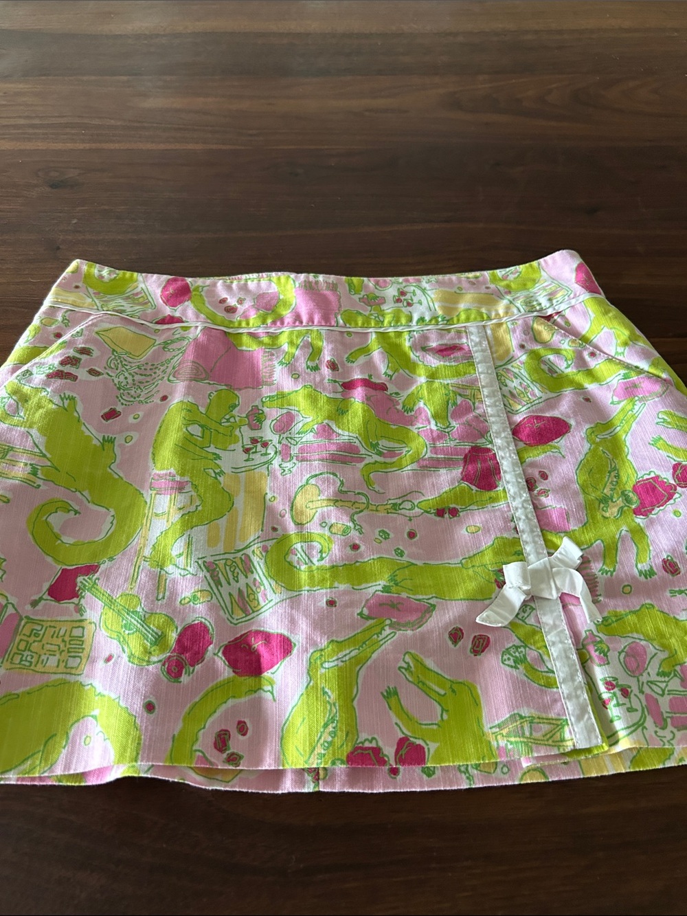 Lilly Pulitzer Women's Pink & Lime Print Mini Skort Bow Detail. Excellent shape